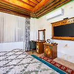 Hotel çakıltaşı Evi
